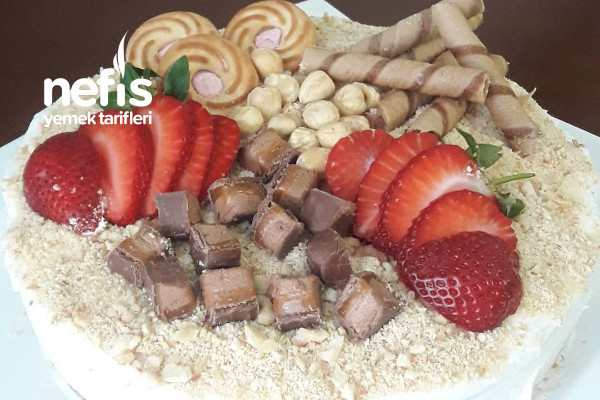 Çilekli Kolay Yaş Pasta