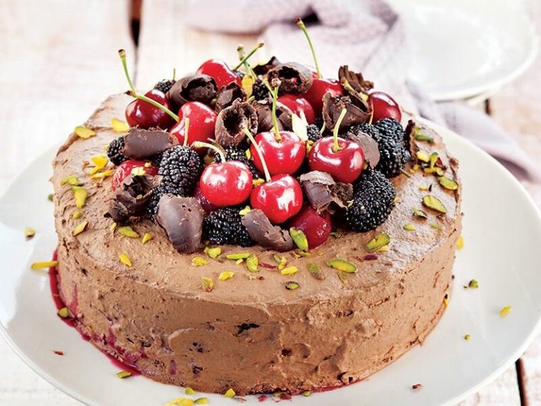 Kirazlı, Dutlu Ve Çikolatalı Pasta Kirazlı, Dutlu Ve Çikolatalı Pasta