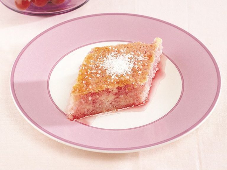 Vişneli Yoğurt Tatlısı