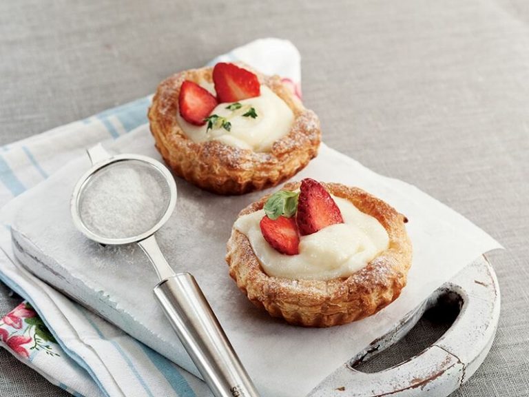 Çilekli Ve Muhallebili Milföy