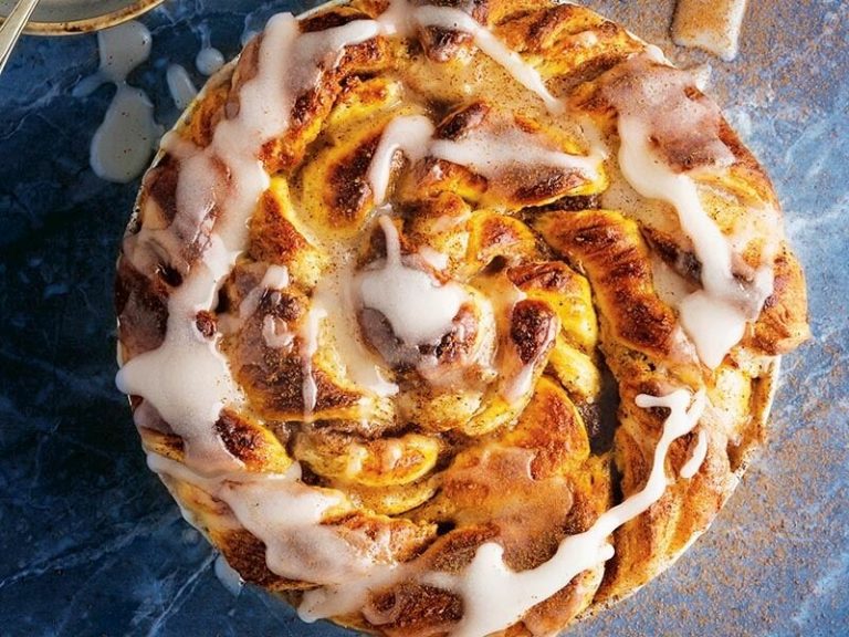 Glazürlü Tarçınlı Çörek