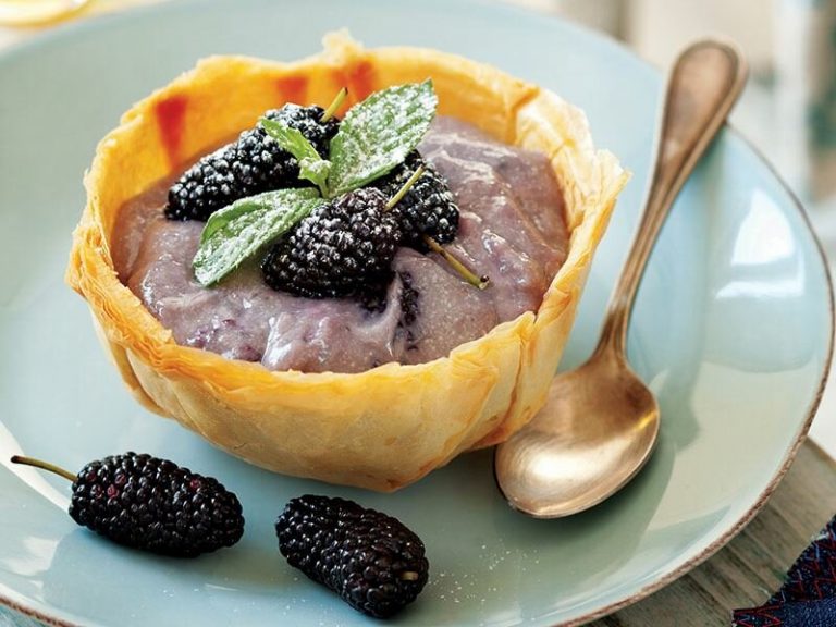 Karadut Kremalı Çıtır Tatlı