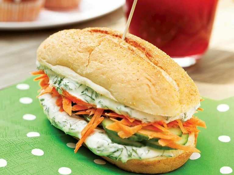 Krem Peynirli Ve Sebzeli Piknik Sandviçleri