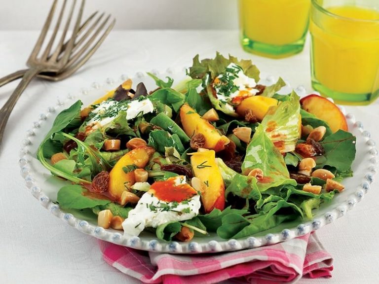 Nektarinli Ve Peynirli Salata