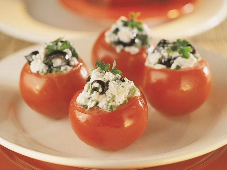 Peynirli Domates Sepeti