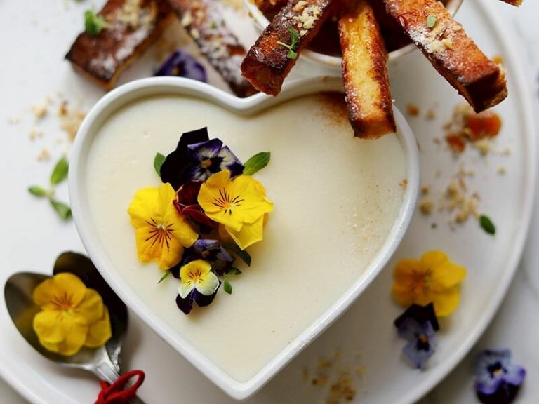 Yumurtalı Ekmek Çubukları İle Muhallebi