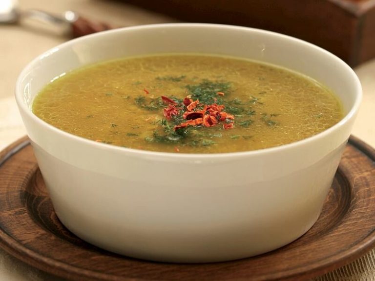 Domatesli Yeşil Mercimek Çorbası Tarifi