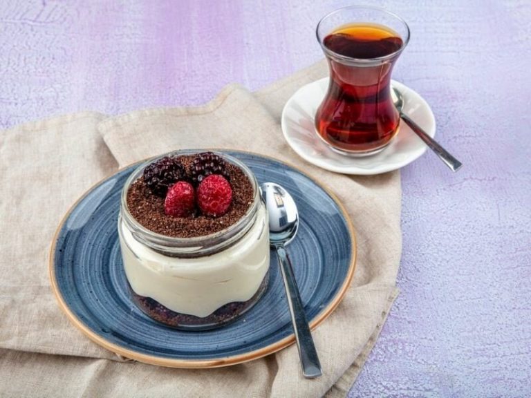 Kırmızı Orman Meyveli Magnolia