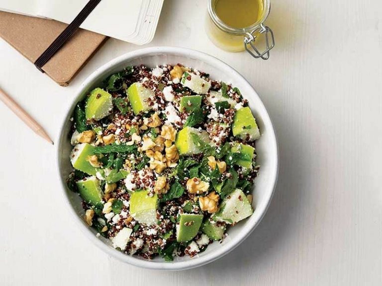 Lor Peynirli Ve Kinoalı Salata