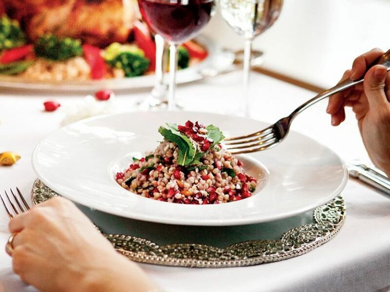 Nar Taneli Buğday Salatası