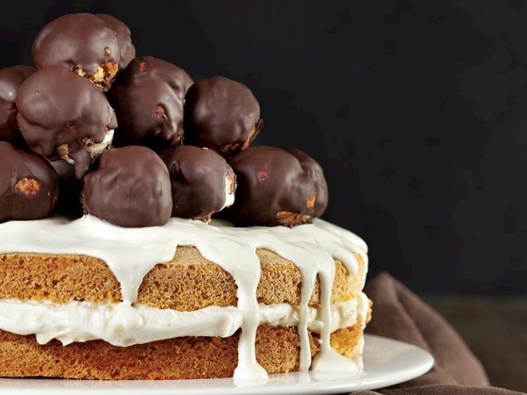 Pandispanya Üzerinde Profiterol