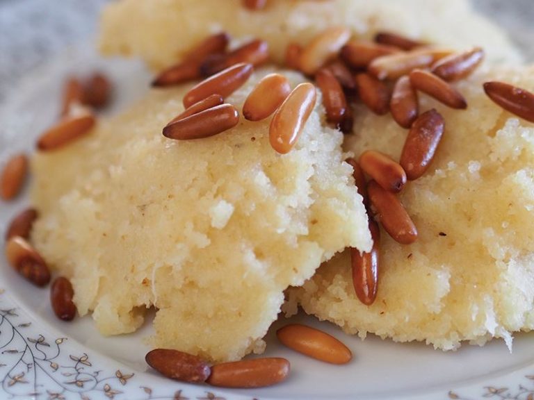 Peynirli İrmik Helvası