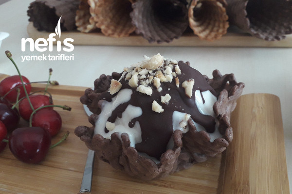 Tost Cihazında Konut İmali Dondurma Külahı Ve Kasesi