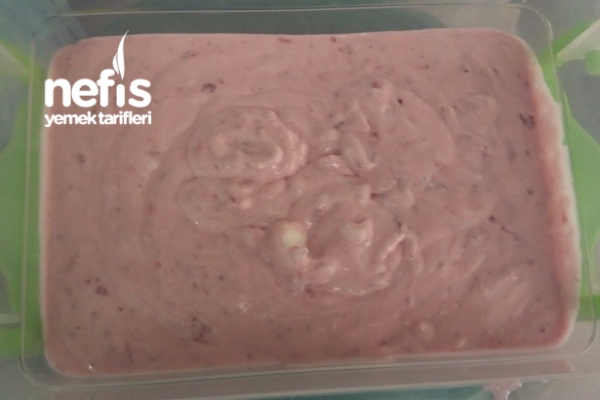 Çilekli Dondurma Tarifi