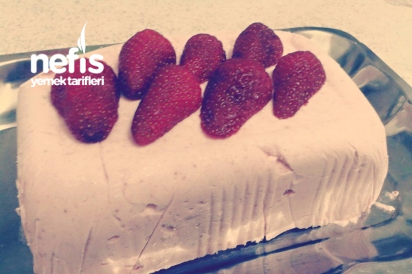 Çilekli Dondurma Üretimi