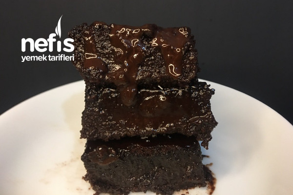 Browni Tadında Islak Kek Tarifi (Videolu)