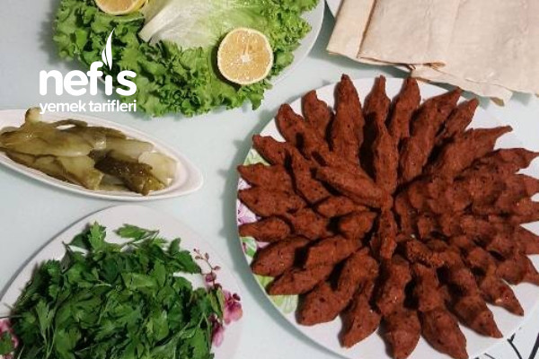 Ham Köfte Yiyenleri Hayran Vazgeçtiren Ham Köfte Yiyenleri Hayran Vazgeçtiren