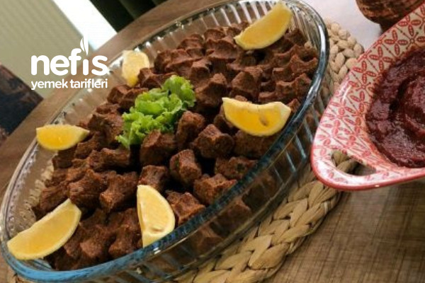 Yanında Nefis Sosuyla Pratik Çiğ Köfte